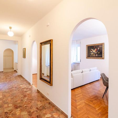 Domus Verona - Elegante Residenza Con Affaccio Su Porta Leoni Cameră foto